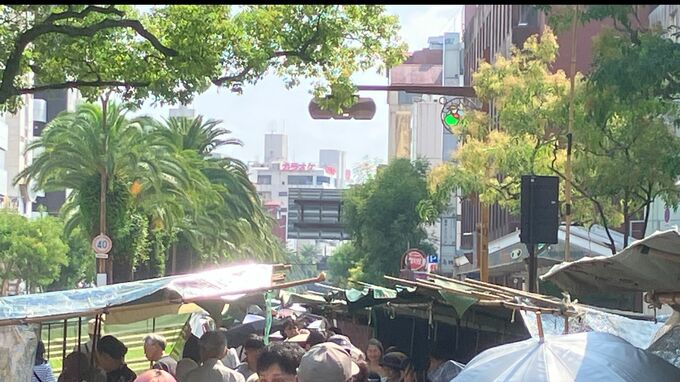 高知県内に「熱中症警戒アラート」発表中　厳しい暑さの中、秋の味覚にも影響が…高知市の街路市は大勢の人でにぎわう 【高知】|TBS NEWS DIG