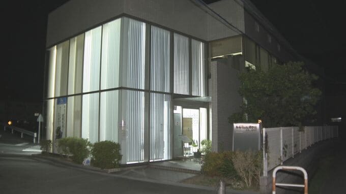 自動車学校でバイク教習中に事故　教習生の30代とみられる女性意識不明の重体　急にスピードを上げ建物の壁に衝突か　|　福岡のニュース｜RKB NEWS｜RKB毎日放送