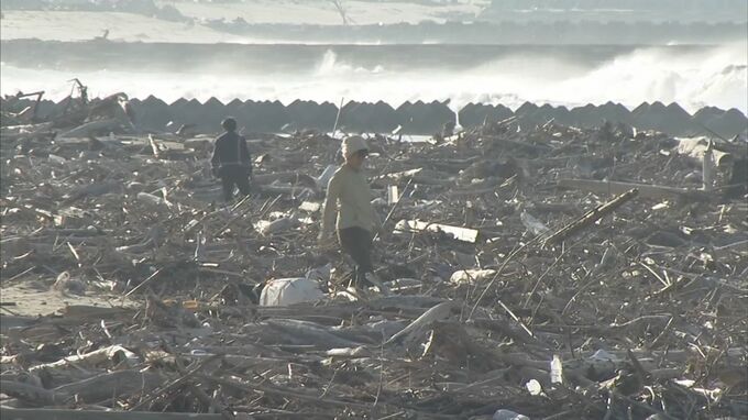 海岸1キロにわたり1000トン以上のゴミ…8月の台風７号で漂着　撤去まだ　「マムシ注意」貼り紙も　鳥取市　|　BSSニュース | BSS山陰放送