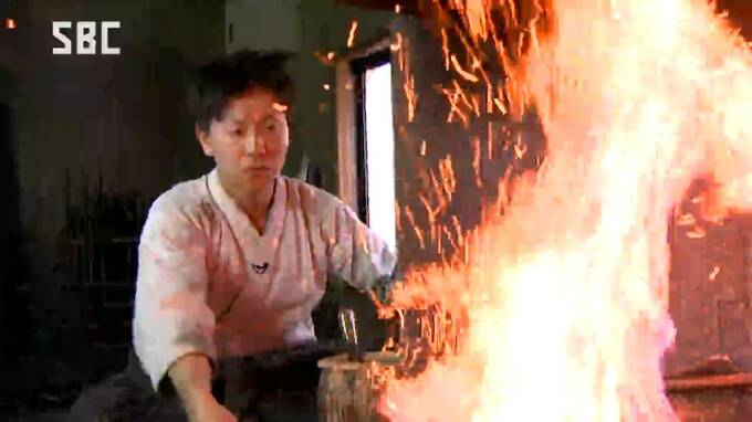 祖父は人間国宝　36歳の若き刀匠　「プレッシャーを感じる暇もないくらい作業に没頭」全国の職人が技術を競う　公募展で最高賞に輝く　|　SBC NEWS | 長野のニュース | SBC信越放送
