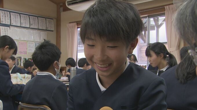 小学生の“手作り弁当”が給食に「彩りよくいろんな具材を」大人顔負けの自信作が並ぶも…「やっぱりお母さんの方がおいしい」感想はさまざま　楽しい給食の時間に|TBS NEWS DIG