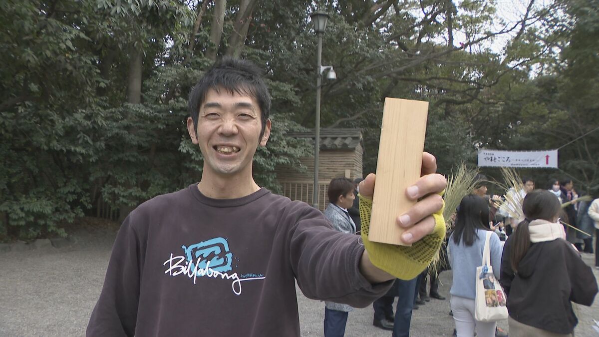 的を目指して猛ダッシュ！ご利益“大千木”を手に入れるのは誰？熱田神宮で歩射神事～熾烈な争い 最後はじゃんけん勝負に