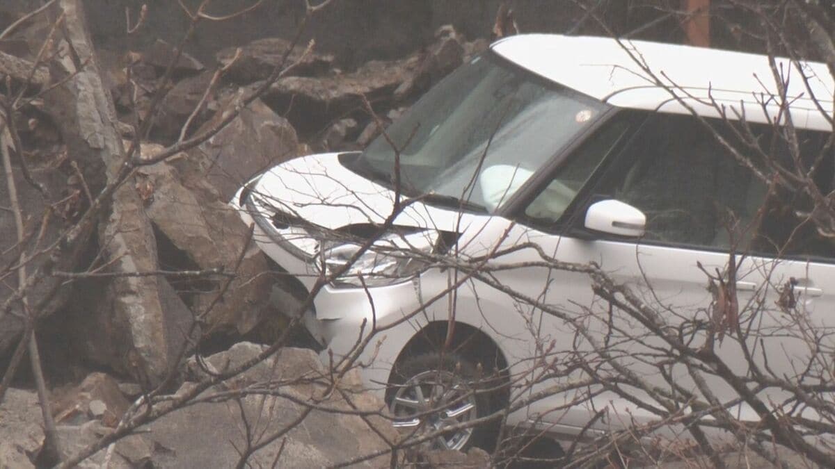 ｢聞いたことない変な音｣ 約50ｍにわたって土砂崩れ 岐阜･高山市の国道 40代男性が土砂に乗り上げてケガ 一部区間で通行止めも