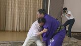 横綱・照ノ富士vs愛知県・大村知事 7月9日からの名古屋場所を前にした表敬訪問で対戦【取り組みノーカット動画】 | 名古屋・愛知・岐阜・三重のニュース【CBC news】 | CBC web