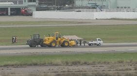 【速報】小松空港で滑走路閉鎖 深さ4センチのひび割れ見つかる 今年2月にも滑走路に“穴”|TBS NEWS DIG