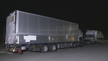 新名神高速のトンネル内でトラック同士の追突事故 追突された側の運転