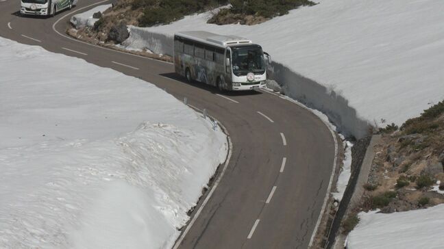 日本一高い場所を走る道路 ｢乗鞍スカイライン｣開通 最大4ｍ超の雪壁･壮大な景色… 観光客ら魅了 岐阜と長野にまたがる北アルプス乗鞍岳|TBS NEWS DIG