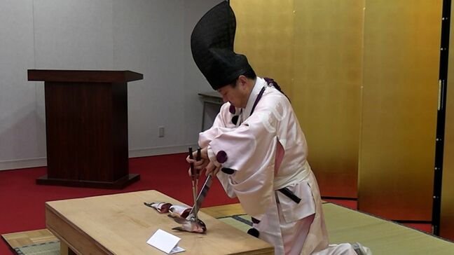 「すごい技術だと感動」料理人を目指す高校生が伝統的な食の儀式「生間流式包丁」を学ぶ【岡山】 |TBS NEWS DIG