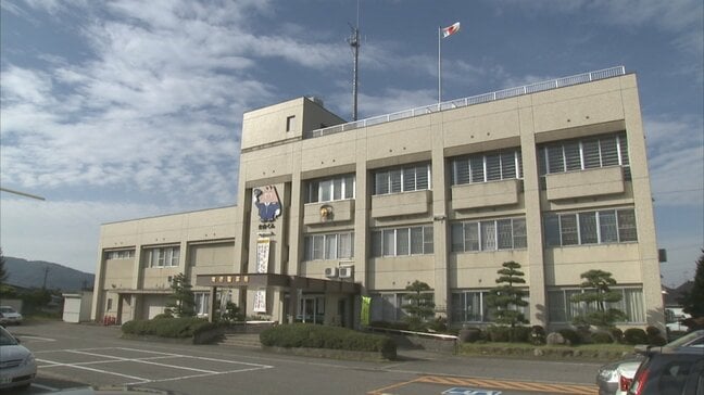 緩い右カーブで “道路右側” の電柱に衝突　普通乗用車運転の82歳男性が重傷　富山県南砺市の市道|TBS NEWS DIG