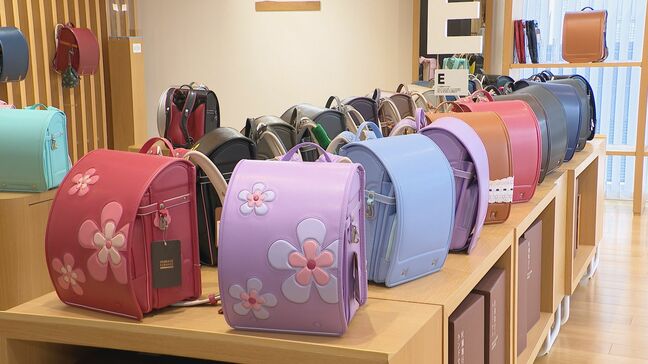 今ドキの“ランドセル事情” チャームなどのカスタマイズや…シルバーの新色も  平均購入価格は約5万9000円|TBS NEWS DIG