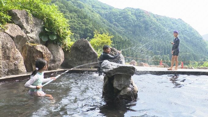 「露天プール大作戦」　閉館した絶景の露天風呂　長野県・馬曲温泉でイベント　夏休みの最後の思い出に　おもいっきり水遊び！　　|　SBC NEWS | 長野のニュース | SBC信越放送