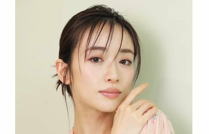 【 泉里香 】　結婚を発表　お相手はプロサッカー選手の谷口彰悟選手|TBS NEWS DIG