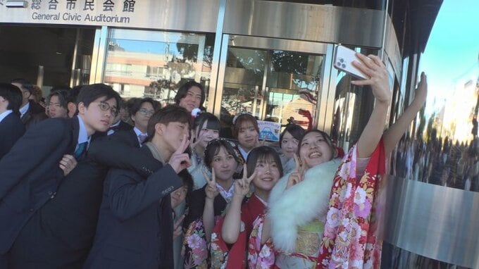 新たな門出を祝う「二十歳のつどい」　甲府市は2043人が大人の仲間入り　|　山梨のニュース | ＵＴＹテレビ山梨