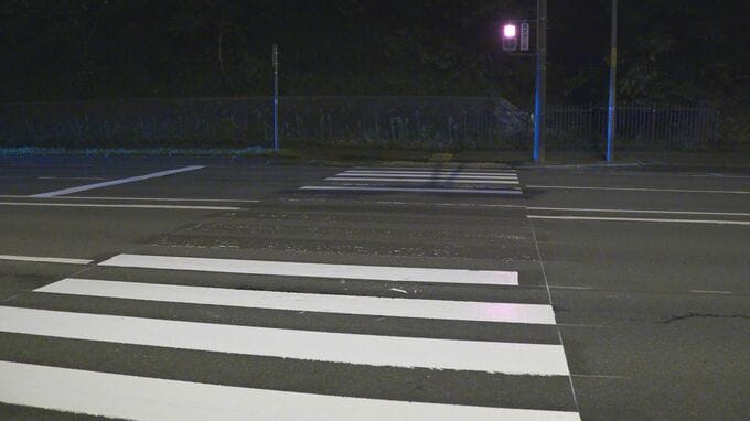国道で白線引き作業中の男女3人が乗用車にはねられ2人搬送 運転していた25歳会社員は居眠り運転を供述 北海道小樽市|TBS NEWS DIG