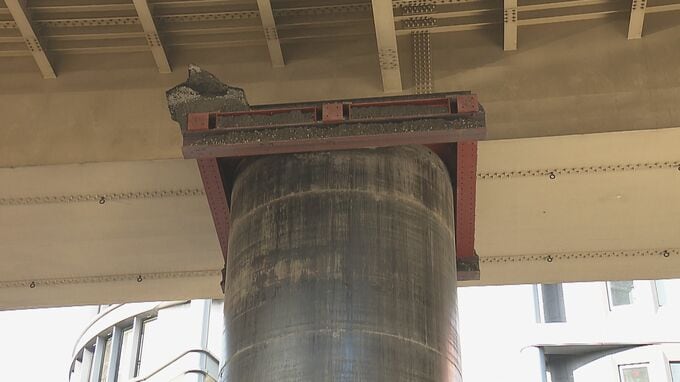 大阪・新御堂筋　鋼鉄管の突出で車２台が損傷・２人ケガと判明　アスファルト片落下で窓割れ　急ブレーキかけて捻挫|TBS NEWS DIG