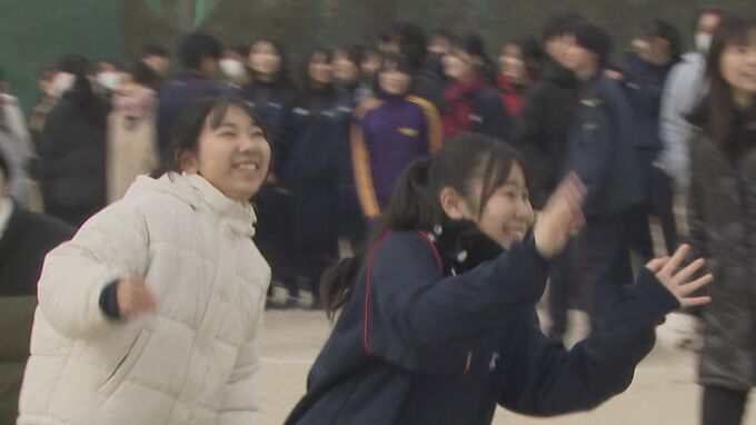 新南陽高校生徒が日本の伝統で遊ぶ　かるた・たこ揚げ大会　山口県|TBS NEWS DIG