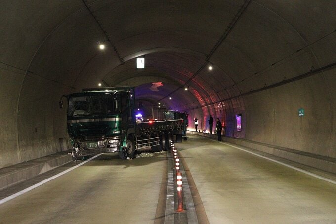 大型トラック2台が正面衝突　1人死亡1人重傷　広島・三原市の国道2号バイパス　|　RCC NEWS | 広島ニュース | RCC中国放送