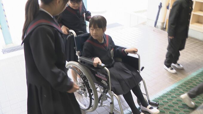 「上るところがすんごい苦労した」アイマスクは下りが「おそるおそる」児童が車椅子で校内回って福祉を学ぶ　山口県防府市　|　山口のニュース・天気・防災｜tys NEWS｜ｔｙｓテレビ山口