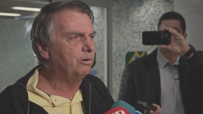 ブラジルのボルソナロ前大統領を起訴、新型コロナのワクチン接種証明書を改ざんした疑い