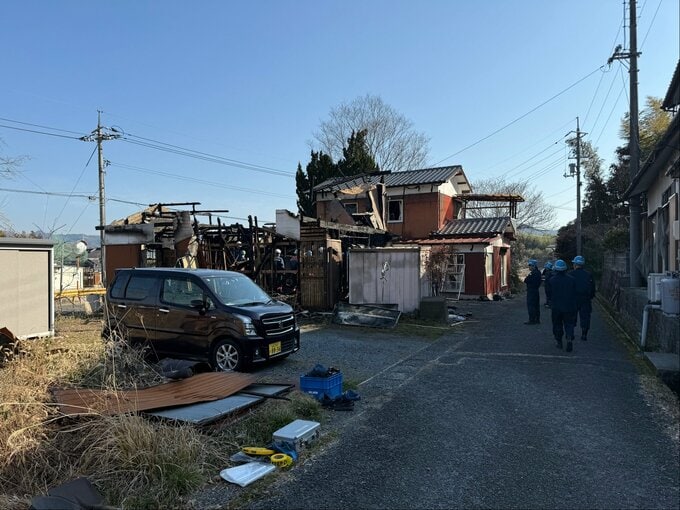 ２階建て民家全焼 １人の男性遺体発見　火元世帯主（７０）と連絡取れず　山口県田布施町|TBS NEWS DIG