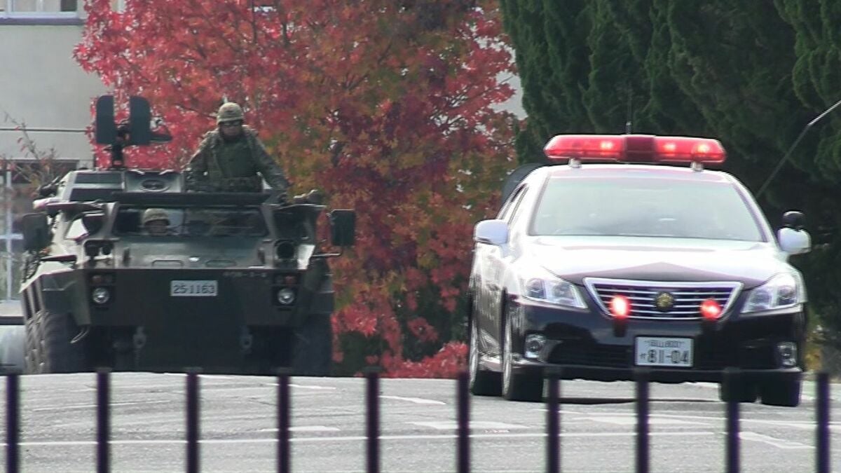 「テロリストが国内に侵入した想定」岡山県警と自衛隊が共同実動訓練　パトカーの先導で自衛隊車両を目的地へ誘導