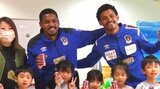 サッカーJFL『ラインメール青森』ベッサ選手・ヴィニシウス選手が園児と交流　ミネベアミツミFCとの開幕戦前のひと時のリフレッシュ　|　青森のニュース│ATV NEWS│青森テレビ