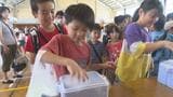 -196℃の液体窒素に触るとどうなる? 子どもたちが科学の面白さを体験 | 愛媛のニュース - Nスタえひめ|あいテレビは6チャンネル