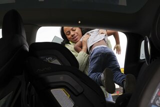 テスラ車オーナー必需品は脱出ツール、電子ドア機能停止に備え購入を| TBS CROSS DIG with Bloomberg