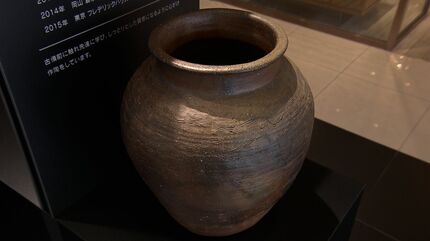 車のショールームで「備前焼展示~土と炎~」若手作家の花入れや 車のショールームで「備前焼展示~土と炎~」若手作家の花入れや