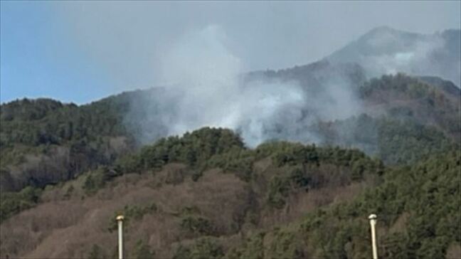 【速報】山林火災が発生　ヘリなど 消火活動中　山梨・北杜市|TBS NEWS DIG