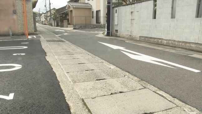 衣服に“タイヤ痕” 会合からの帰宅途中に車にはねられたか…69歳男性が死亡 付近には車の部品も…死亡ひき逃げ事件として捜査 島根県松江市|TBS NEWS DIG