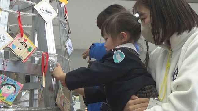 不要な建築用資材で最新の技術を詰め込んだツリー…園児が飾り付け|TBS NEWS DIG