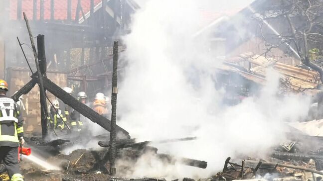 「車と車庫が燃えている、周りの建物に燃え移りそう」民家に燃え移り延焼、消火活動続く 鳥取・大山町|TBS NEWS DIG