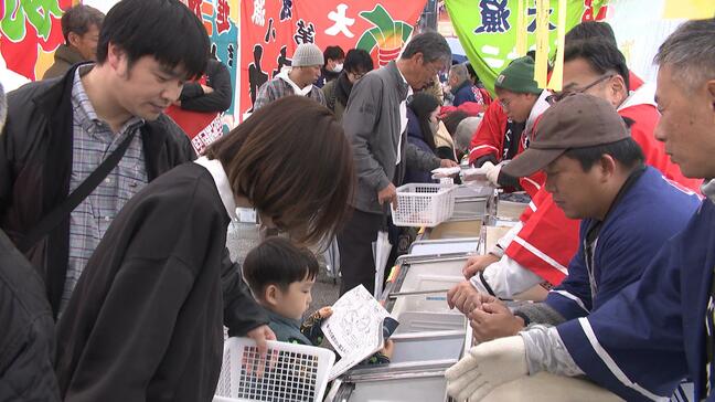 「まさに神対応」物価高でも“値段据え置き”で大トロ放出! 高知の「年末マグロ直販」に長蛇の列|TBS NEWS DIG