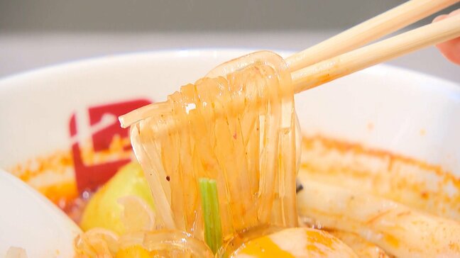 「麻辣湯」の専門店が札幌にオープン！中国・四川省のスパイシーな薬膳スープ春雨　具材は1ｇ3.1円、辛さ10段階でお好みでどうぞ　ココノススキノ『七宝麻辣湯』|TBS NEWS DIG