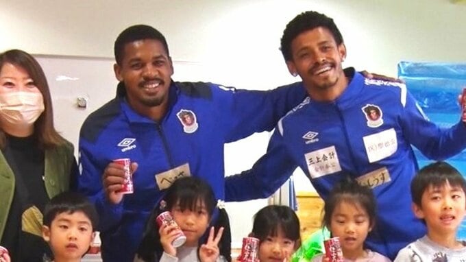サッカーJFL『ラインメール青森』ベッサ選手・ヴィニシウス選手が園児と交流　ミネベアミツミFCとの開幕戦前のひと時のリフレッシュ|TBS NEWS DIG