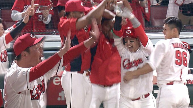 「マツダスタジアムで絶対活躍してやるんだっていう気持ちは持ち続けていた」小園海斗のプロ初満塁ホームランでカープ逆転勝利|TBS NEWS DIG