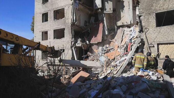 ウクライナ南部などに攻撃 2人死亡 エネルギー施設も標的に