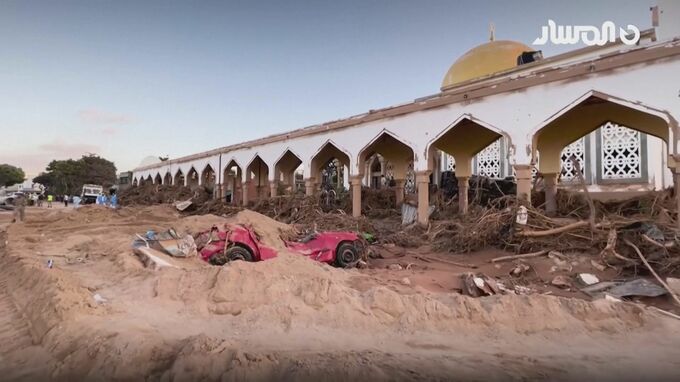 「遺族の精神状態に悪影響、法的問題も」WHOらが身元確認ない集団埋葬中止訴え リビア洪水