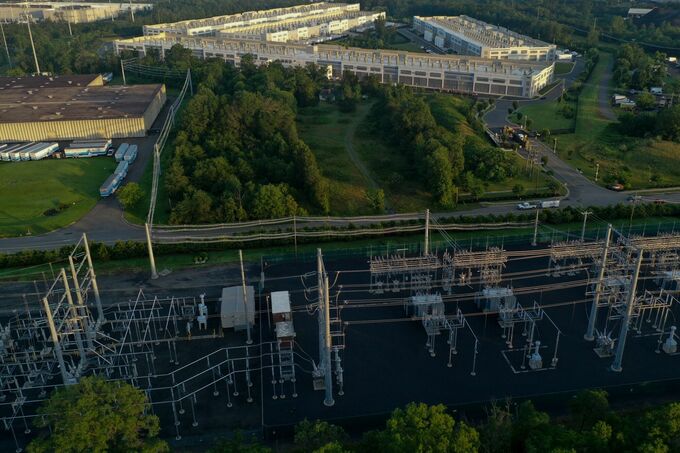 ｢データセンターは自前電源確保を｣、電力需要急増に警鐘－米監視機関