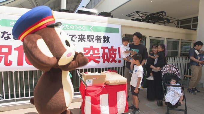 記念にコメ30キロ贈呈　まもなく開業2年の「道の駅たのうらら」来場者数100万人達成　|　大分のニュース｜OBS NEWS｜大分放送