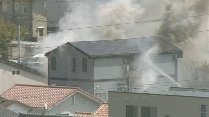 【続報】新潟市中心部で火災「煙がたくさん上がっている」と通報　建物に住む20代男性救助 意識あり　中央区上所　|　新潟のニュース・天気｜BSN NEWS｜BSN新潟放送