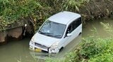 「軽乗用車が川に転落していて中に人がいる」車に乗っていた60代男性が心肺停止の状態で病院搬送もその後死亡確認 警察が男性の身元確認を急ぐとともに転落の経緯など調べる 青森県つがる市|TBS NEWS DIG