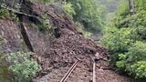 線路に大量の土砂⋯土讃線で斜面崩壊 9日・10日は終日運転見合わせ、特急「南風・しまんと」一部でバス代替輸送【運行計画全掲載】 | 高知のニュース・天気|KUTV NEWS | KUTVテレビ高知