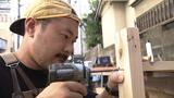 シェイカーをハンマーに持ちかえて...『バーのマスター』が『大工』もこなす！？職人不足の建設業界で注目「兼業大工」　プロから技術を教わる半人前大工育成講座も活況|TBS NEWS DIG