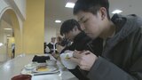 物価高に直面している学生を支援 山梨大学の「100円ごはん」今年も実施 甲府市の建設業者が初の支援協力 | 山梨のニュース | UTYテレビ山梨