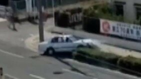 車線を横切り歩道に突っ込む瞬間…タクシー暴走し4人死傷 74歳タクシー運転手の男を再逮捕 大阪・生野区|TBS NEWS DIG