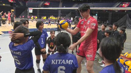 SVリーグ初代王者「サントリーサンバーズ大阪」が子どもたちに