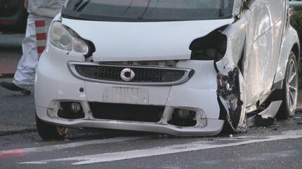 名古屋・西区でミニバンがひっくり返る衝突事故 10歳くらいの女児を