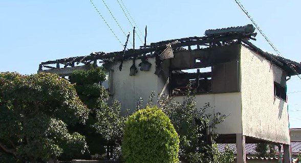 家には10代から70代の男女5人が…「1階から火が出ている…」長野・佐久市で住宅1棟が全焼、住人の男女5人が軽いけが　|　SBC NEWS | 長野のニュース | SBC信越放送